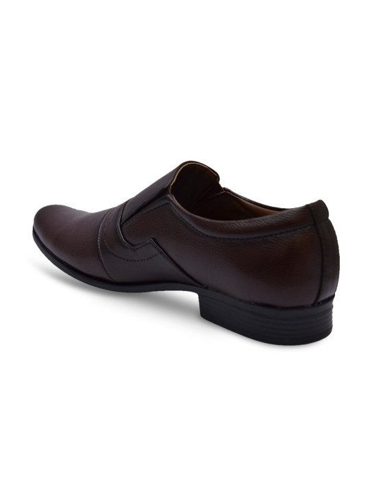men brown shoes
