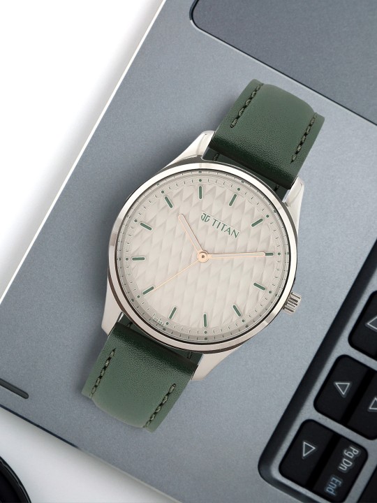 Women White Leather Analogue Watch 2639SL04