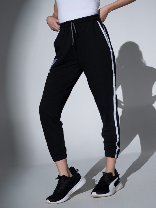 Hubberholme Women Black Slim Fit Solid Cropped Joggers