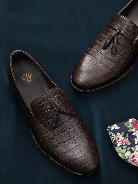 House of Pataudi Men Coffee Brown Croc Textured Tasselled Handcrafted Formal Loafer