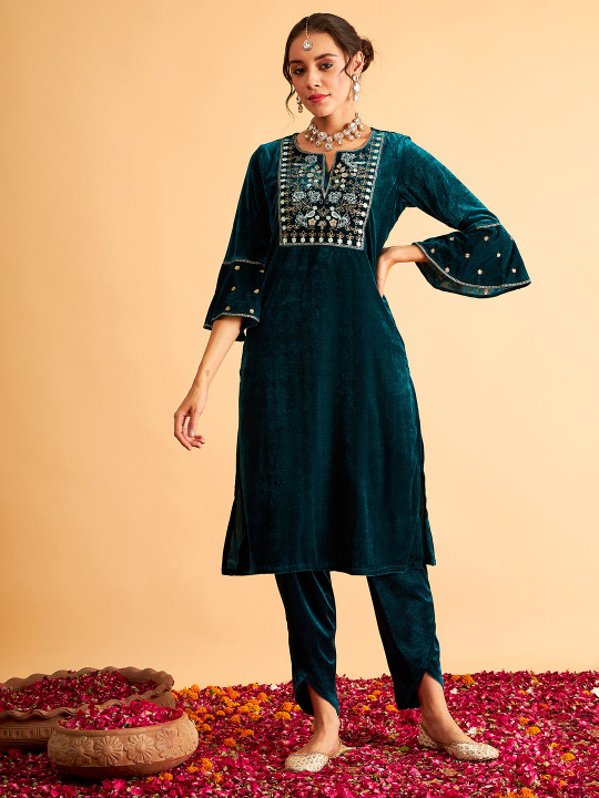 Shae by SASSAFRAS Women Green & Golden Yoke Design Velvet Finish Straight Republic Day Republic Day Kurta