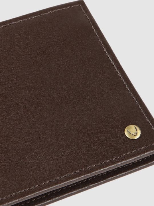 men brown solid two fold leather wallet