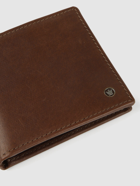 men brown solid leather two fold wallet