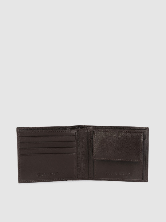 men brown textured two fold wallet