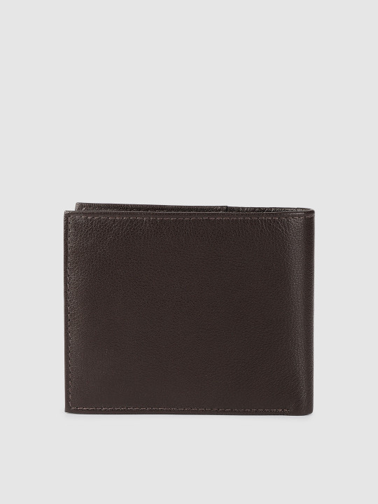 men brown textured two fold wallet