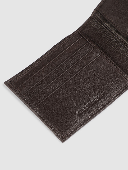 men brown textured two fold wallet