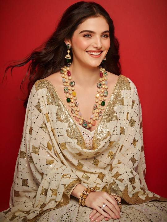 Gold-Plated Kundan-Studded & Pearl-Beaded Tripal-Stranded Handcrafted Jewellery Set