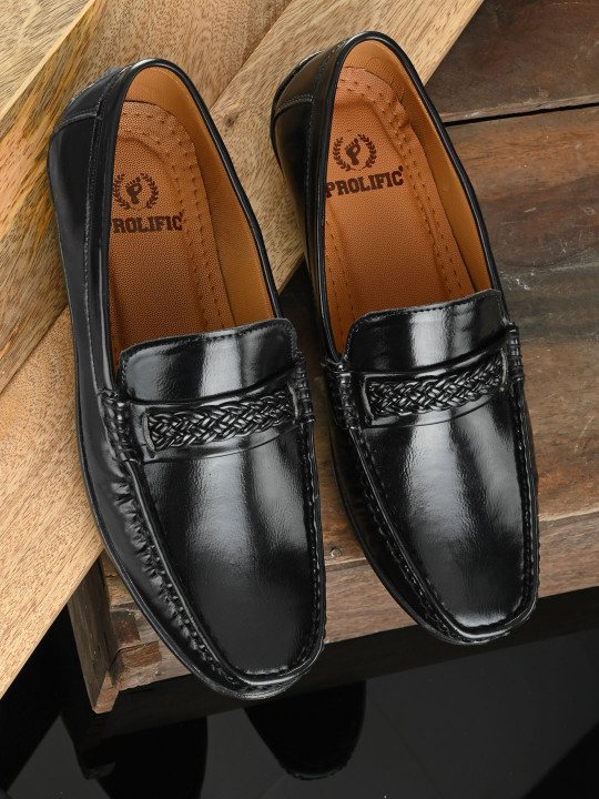 Prolific Men Black Solid Loafers