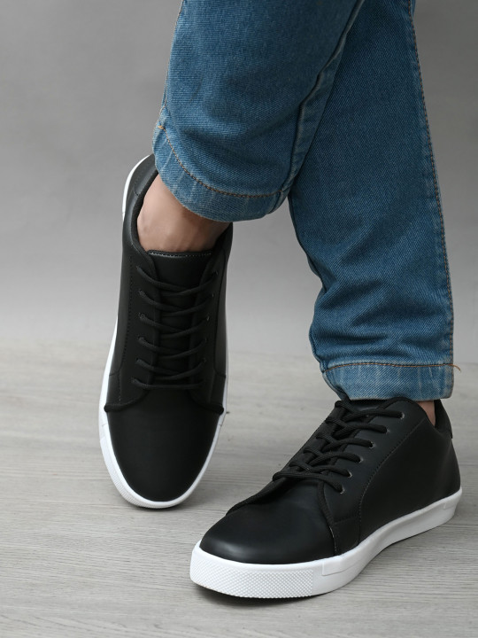 Roadster Men Black Textured Sneakers