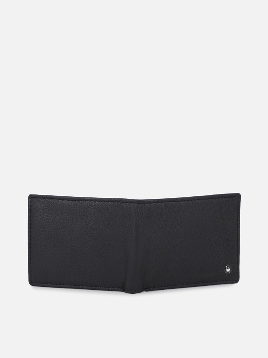 men black leather two fold wallet