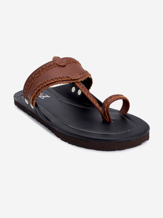 THE MADRAS TRUNK Men Black Kolhapuris Textured Laser Cuts Comfort Sandals