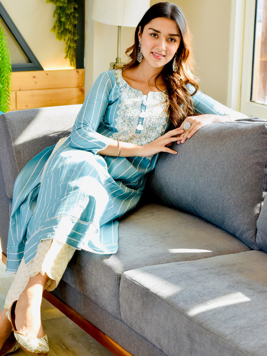 Libas Women Blue Yoke Design Thread Work Kurta