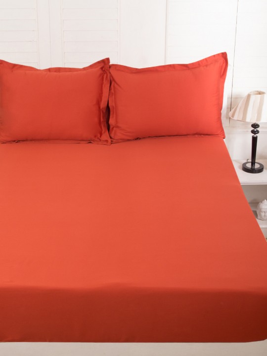 Red Cotton 300 TC Fine Double Bedsheet with 2 Pillow Covers