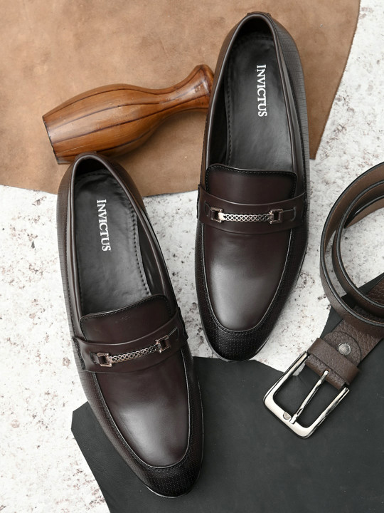 INVICTUS Men Brown Textured Loafers