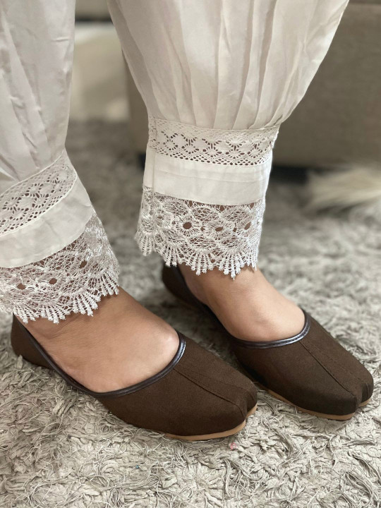 DESI COLOUR Women Ethnic Mojaris Flats
