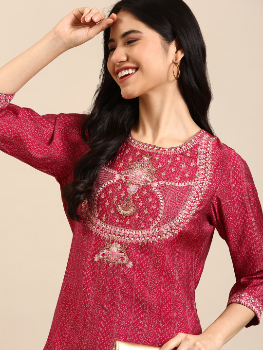 SHOWOFFFF Women Pink Ethnic Motifs Printed Thread Work Chanderi Silk Kurta with Trousers