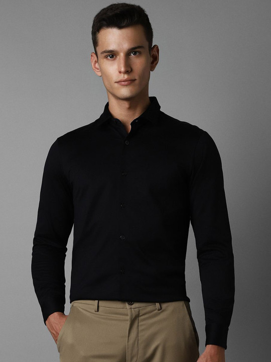 Louis Philippe Men Spread Collar Solid Cotton Slim Fit Formal Shirt