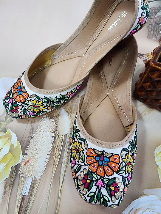 Fulkari Women Leather Ethnic Embroidered Mojarisc Flats