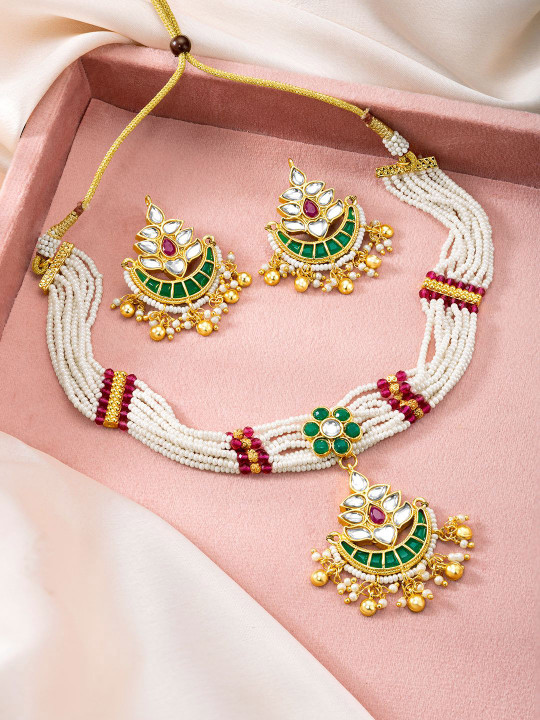 Peora Gold-Plated Kundan-Studded & Beaded Jewellery Set