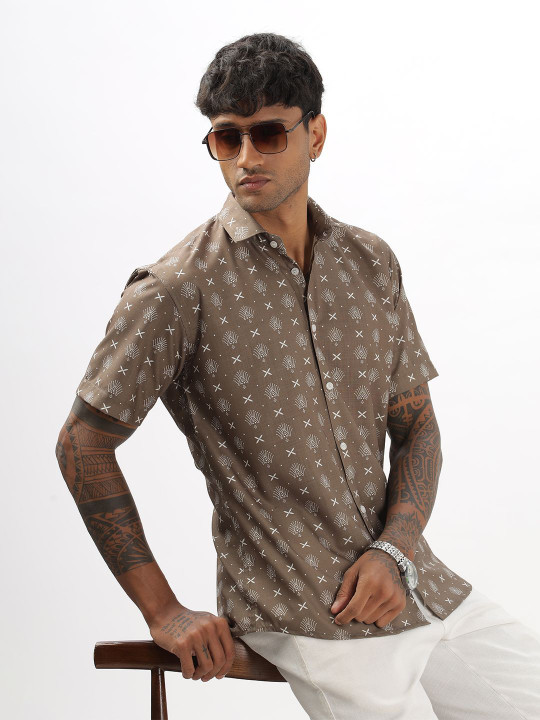 Vestirio Men Relaxed Spread Collar Floral Printed Relaxed Fit Casual Shirt