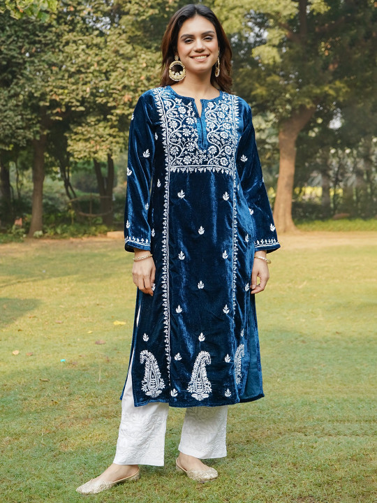 HOUSE OF KARI Ethnic Motifs Embroidered Chikankari Velvet Straight Kurta