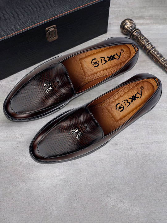 Bxxy Men Round Toe Textured Slip-On Loafers