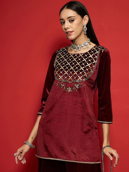 Shae by SASSAFRAS Women Embroidered Grandeur & Majestic Artwork Velvet Kurta