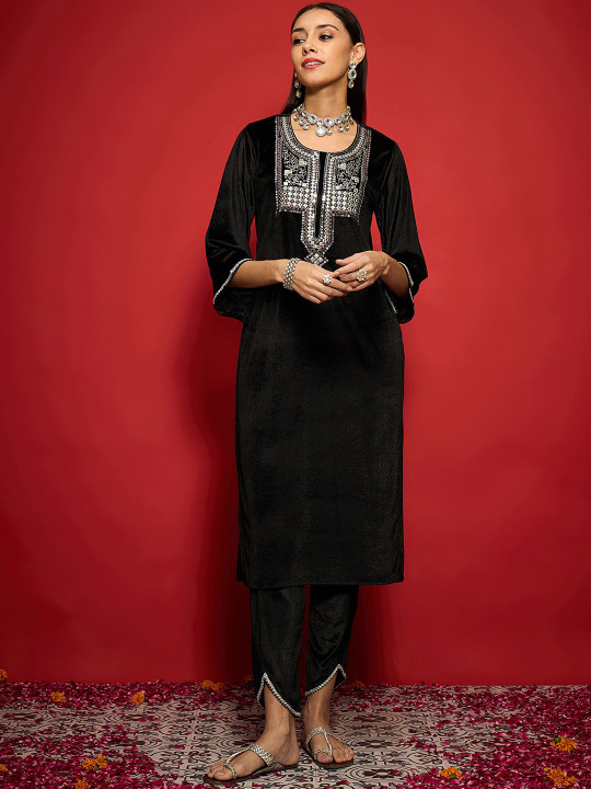 Shae by SASSAFRAS Women Embroidered Grandeur & Majestic Artwork Velvet Kurta