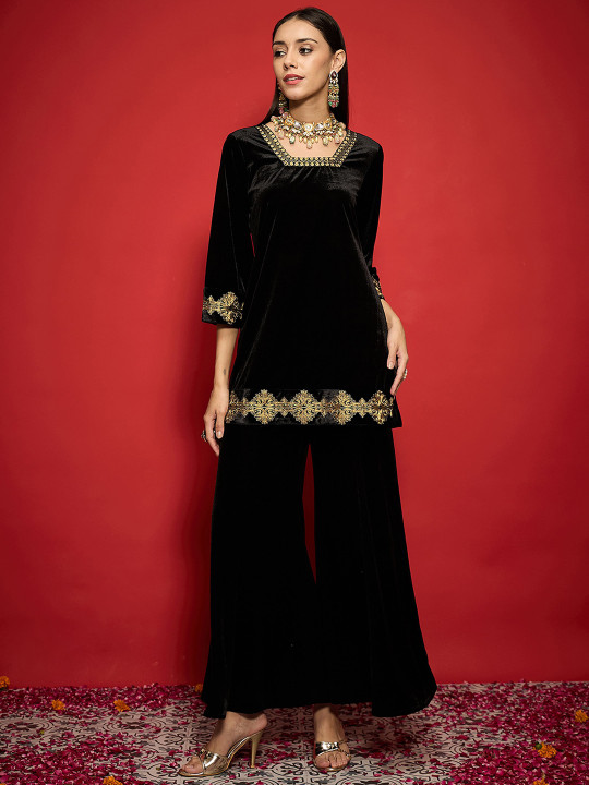Shae by SASSAFRAS Women Embroidered Grandeur & Majestic Artwork Velvet Kurta