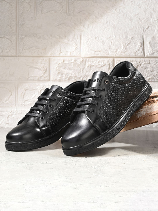 Roadster The Lifestyle Co Men Textured Round Toe Sneakers
