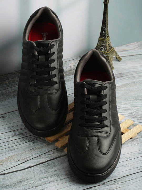 Roadster The Lifestyle Co Men Solid Round Toe Lightweight Sneakers