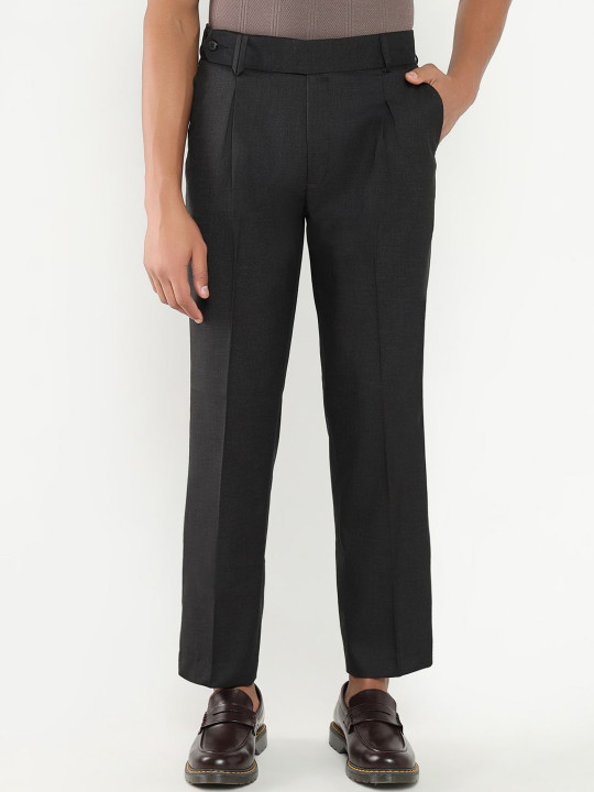 SHOWOFFFF Men Solid Comfort Loose Fit Low-Rise Pleated Trousers