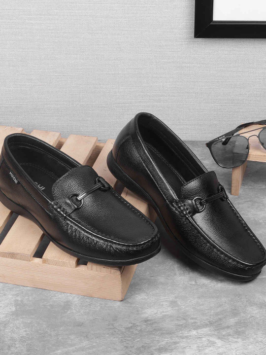 Mochi Men Solid Leather Round Toe Formal Loafers