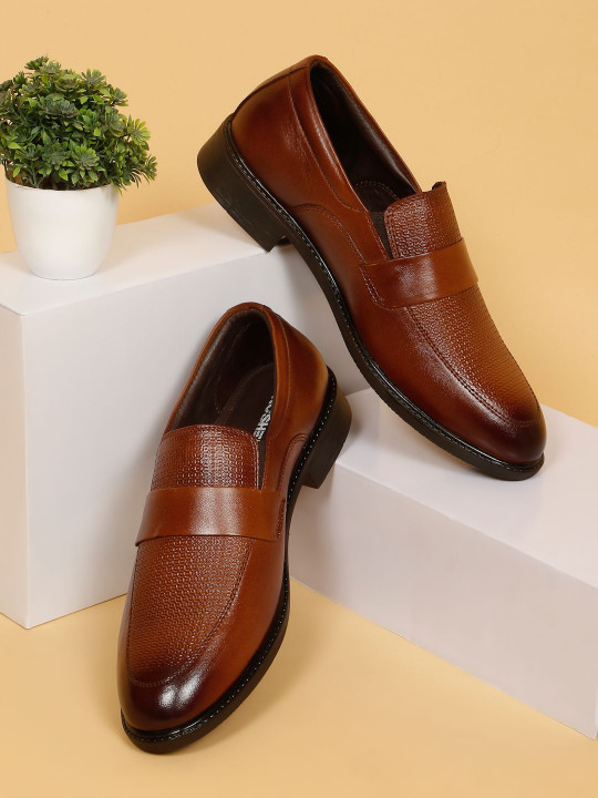 Kosher Men Textured Leather Formal Loafers