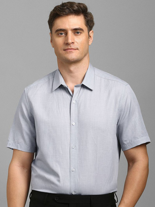 Louis Philippe Men Solid Spread Collar Cotton Formal Shirt