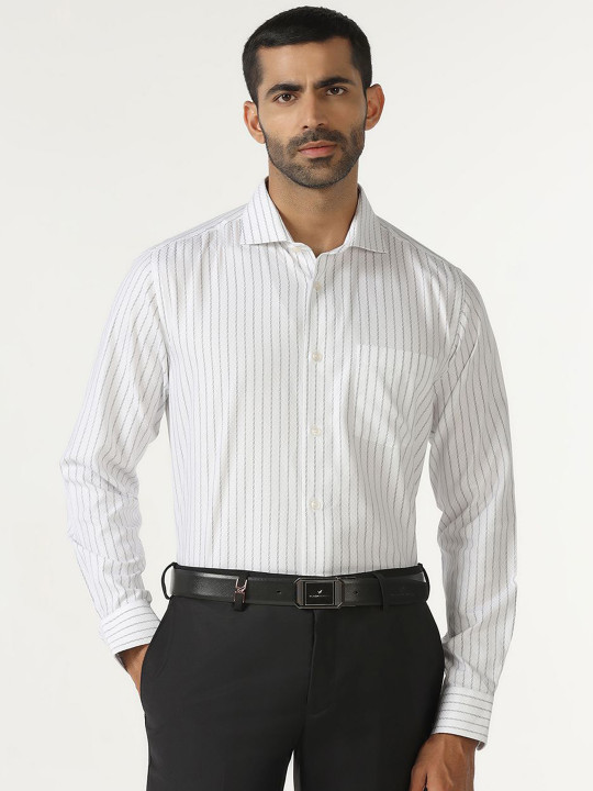 Blackberrys Men India Slim Fit Vertical Striped Spread Collar Pure Cotton Formal Shirt