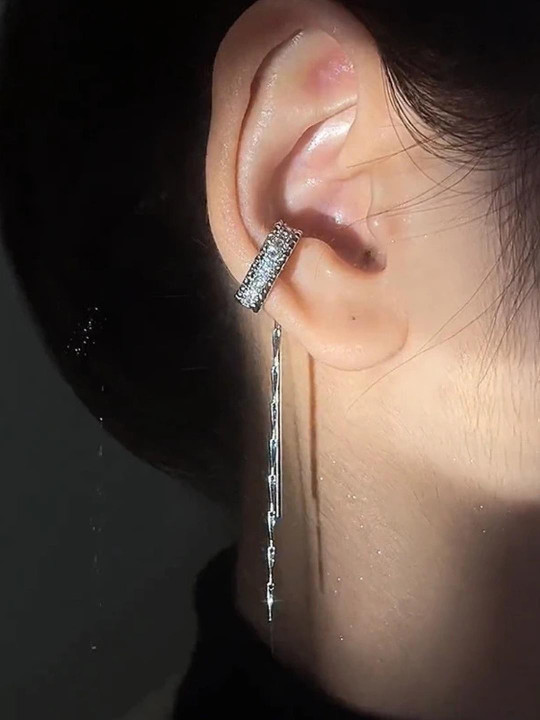 DressBerry Silver-Plated Alloy Cubic Zirconia Ear Cuff