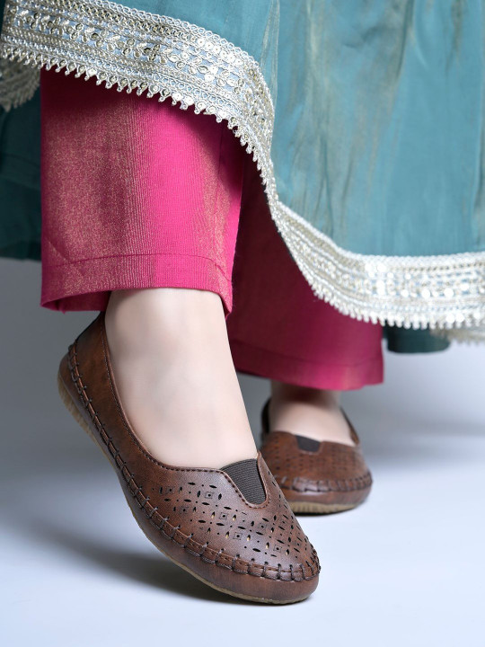 DressBerry - Textured Round Toe Slip-On Ballerinas