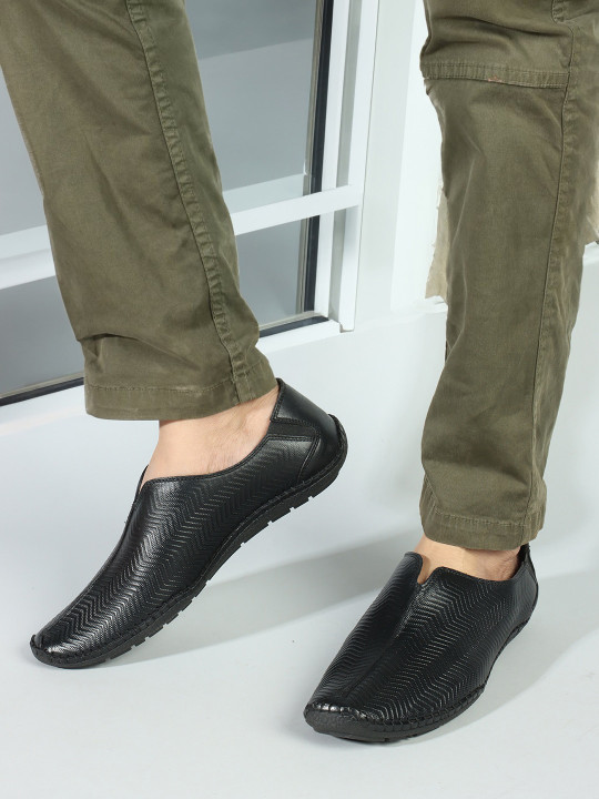 Carlton London Men Textured Leather Slip On Sneakers