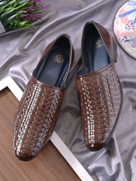 House of Pataudi Men Textured Round Toe Lightweight Slip-On Loafers
