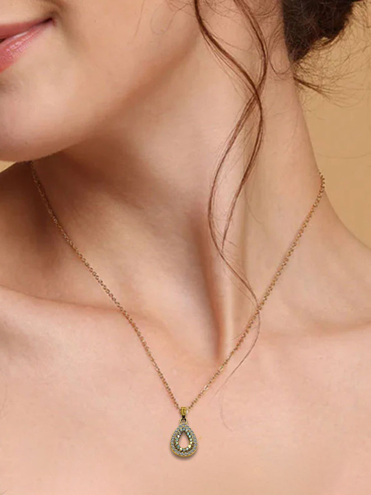 De-Ultimate Gold-Plated Pendants with Chains
