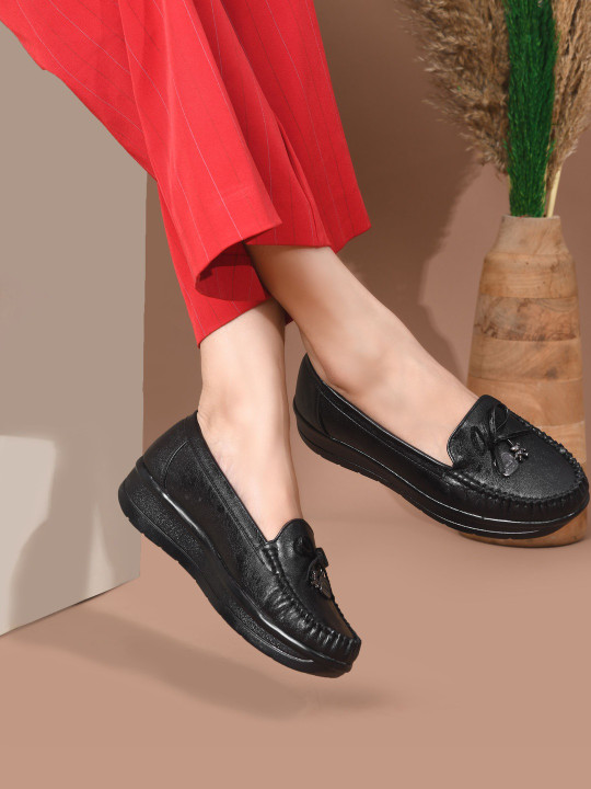 JM Looks Women Textured Loafers