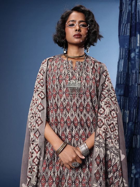 Taavi Bagru Indie-Printed Straight Kurta with Trousers & With Dupatta