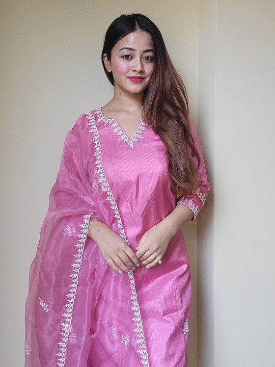 VredeVogel Women Ethnic Motifs Embroidered Regular Thread Work Kurta with Trousers & With Dupatta