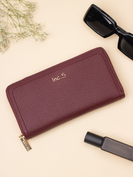Inc 5 Women Geometric Textured Card Holder