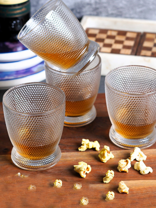 THE ARTMENT Transparent Set of 4 Textured WhiskeyWhorl Glasses