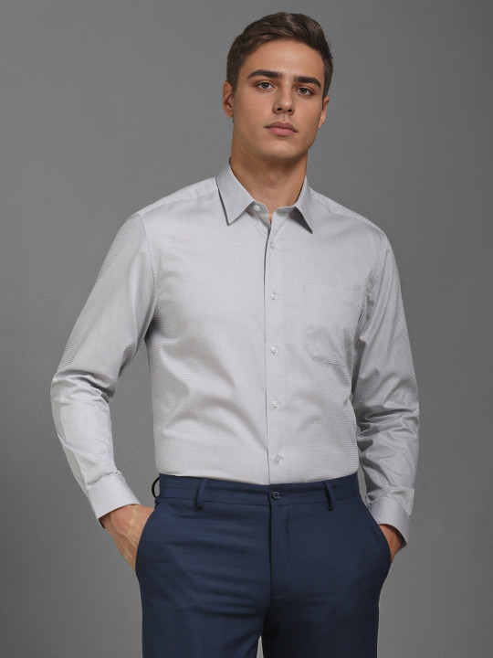 Louis Philippe Men Classic Slim Fit Spread Collar Horizontal Striped Cotton Formal Shirt