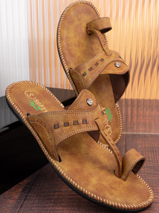 SOFTY VEGEN Men Ethnic One Toe Kolhapuri Flats