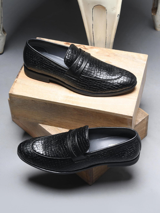 WAVE WALKER Men Textured Loafers