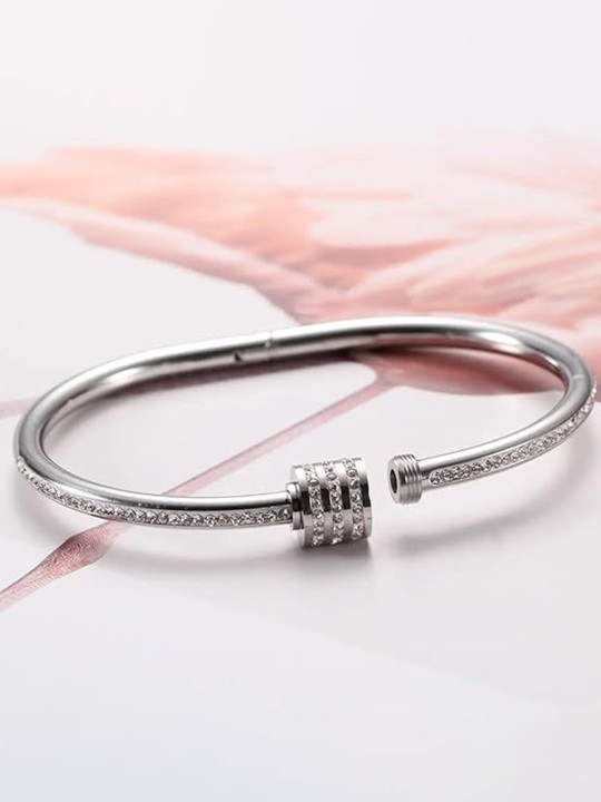STYOLLO Women Anti Tarnish Enamelled Silver-Plated Bangle-Style Bracelet